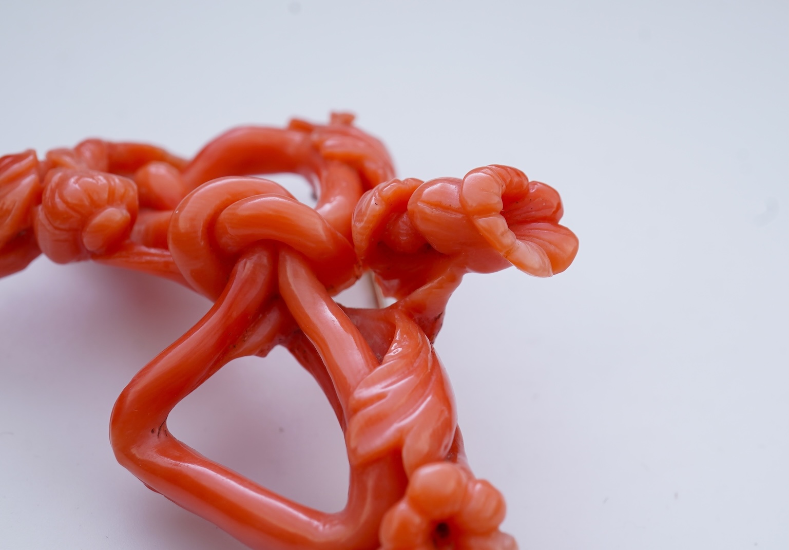 A coral brooch, late 19th century